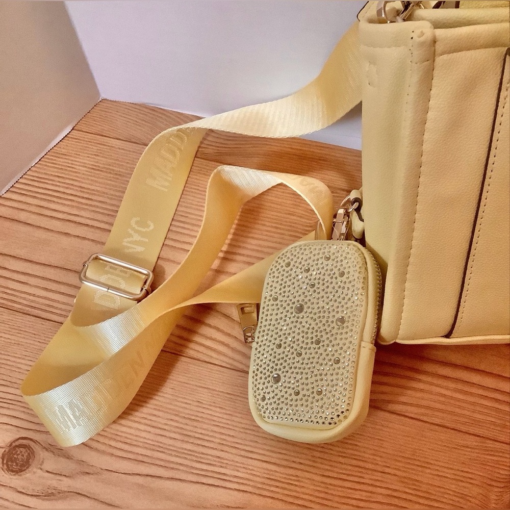 NWOT. Madden NYC Crossbody Handbag - Picture 2 of 7